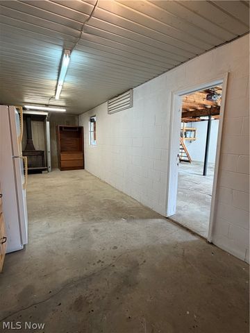 456 W Wilson Street, Struthers, OH 44471