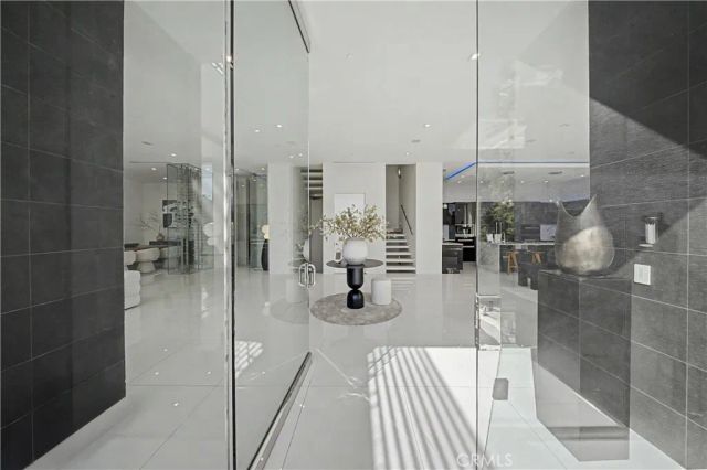 9459 Beverly Crest, Beverly Hills, CA 90210