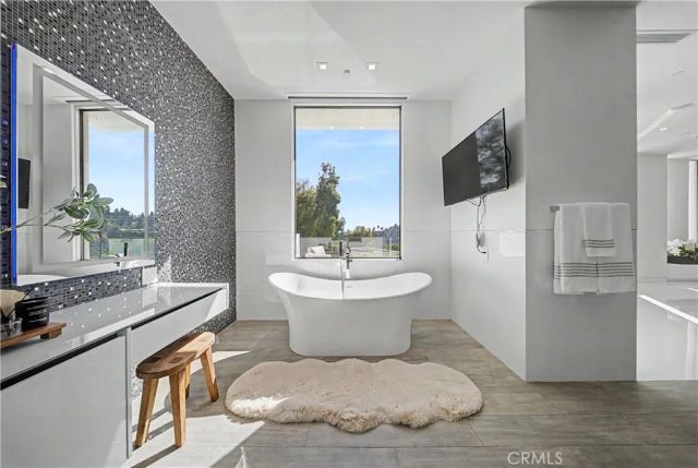 9459 Beverly Crest, Beverly Hills, CA 90210