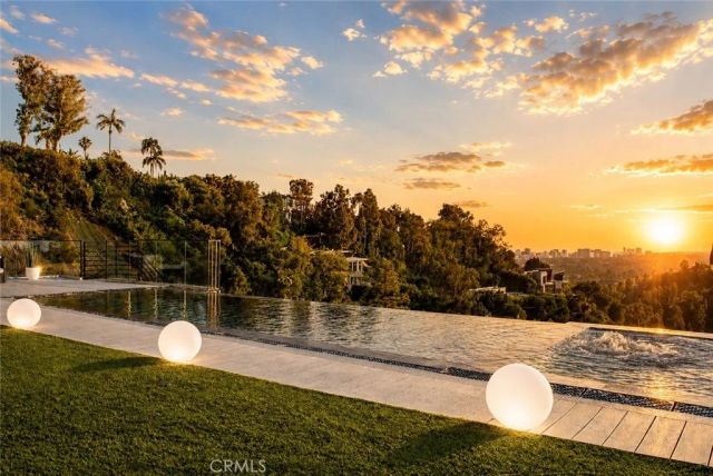 9459 Beverly Crest, Beverly Hills, CA 90210