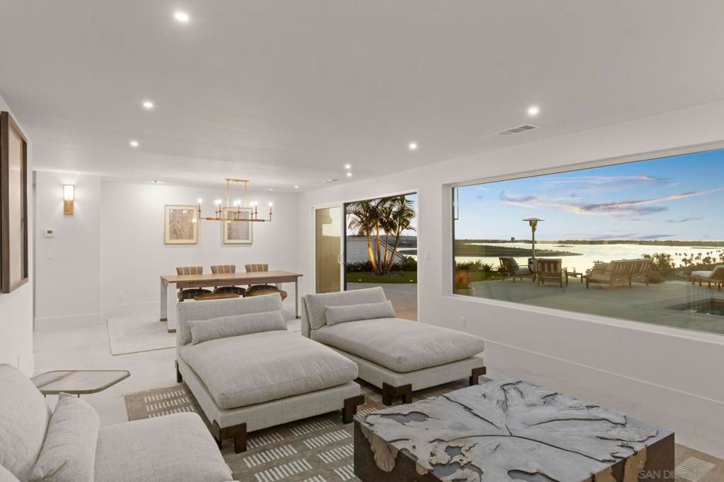 Image 11 of property listing at 3080 Lloyd St, San Diego, CA 92117