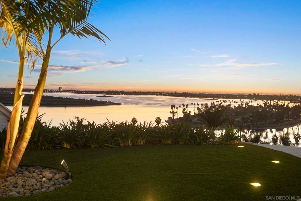 Image 16 of property listing at 3080 Lloyd St, San Diego, CA 92117