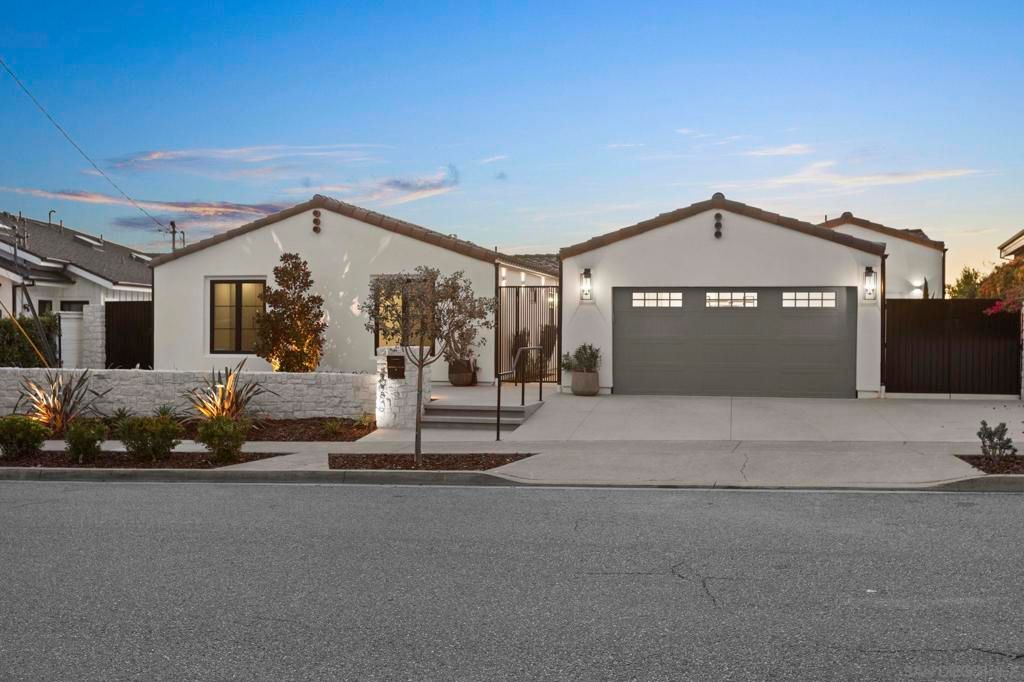 Image 2 of property listing at 3080 Lloyd St, San Diego, CA 92117