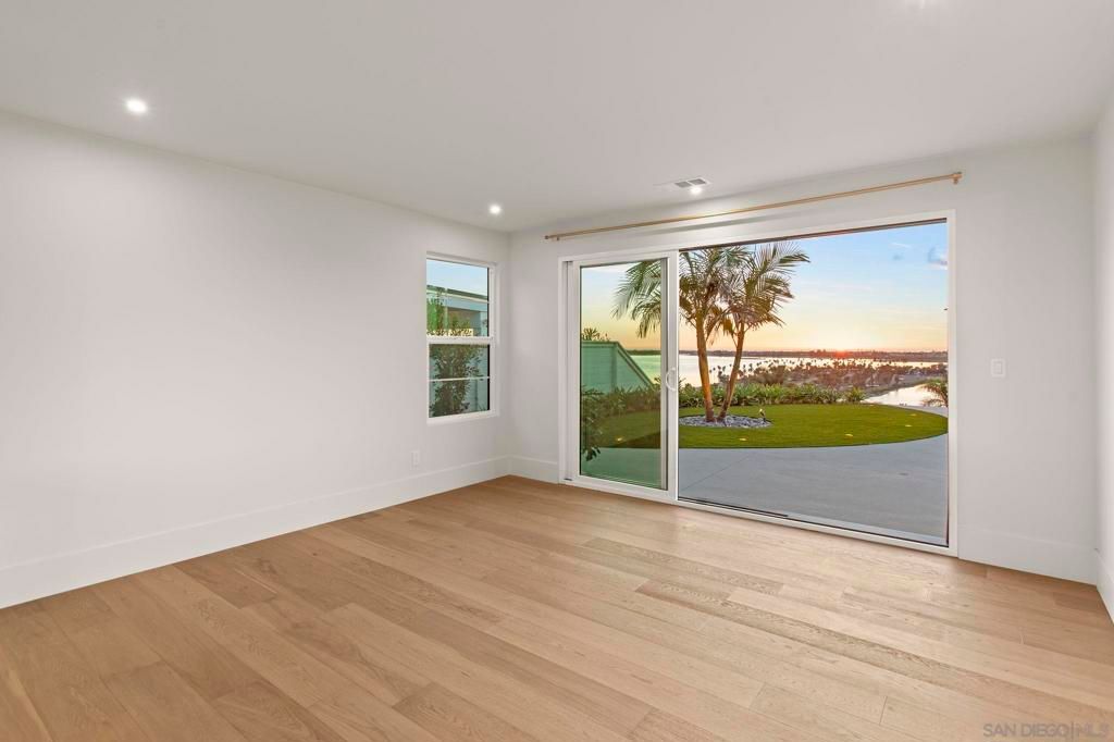 Image 20 of property listing at 3080 Lloyd St, San Diego, CA 92117