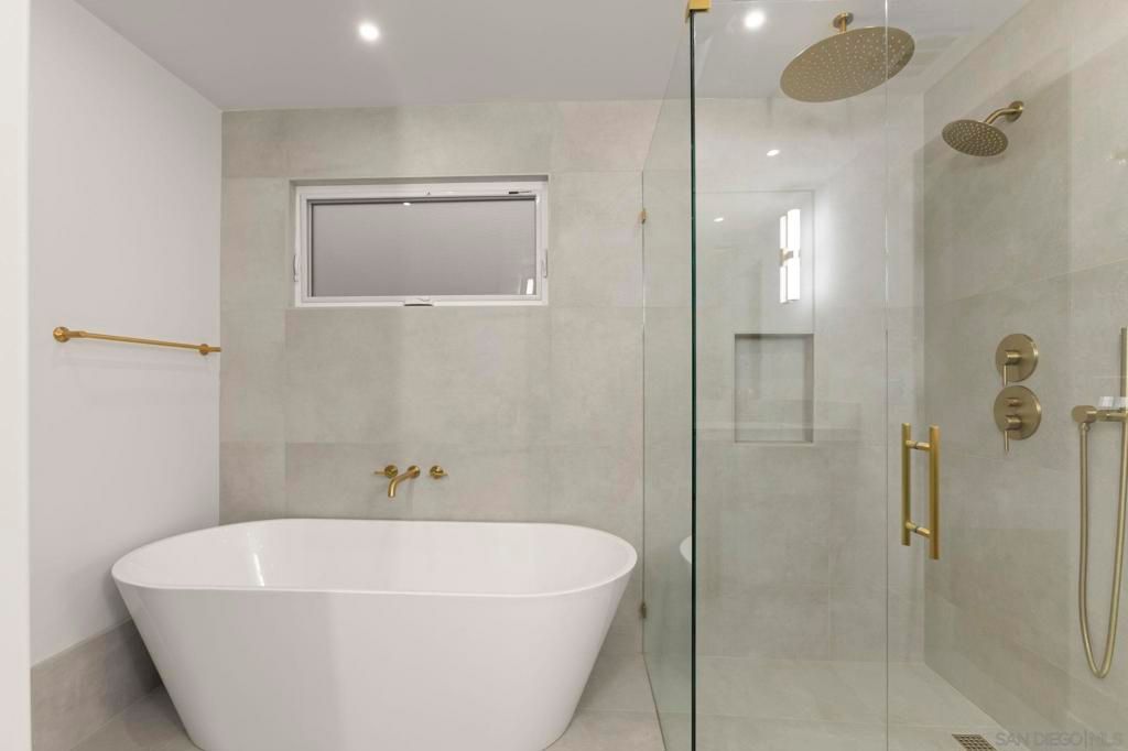 Image 27 of property listing at 3080 Lloyd St, San Diego, CA 92117