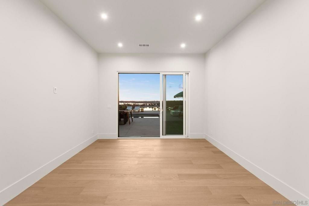 Image 33 of property listing at 3080 Lloyd St, San Diego, CA 92117