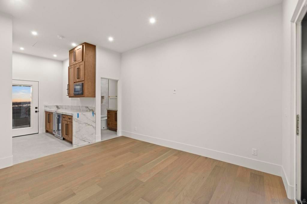 Image 35 of property listing at 3080 Lloyd St, San Diego, CA 92117