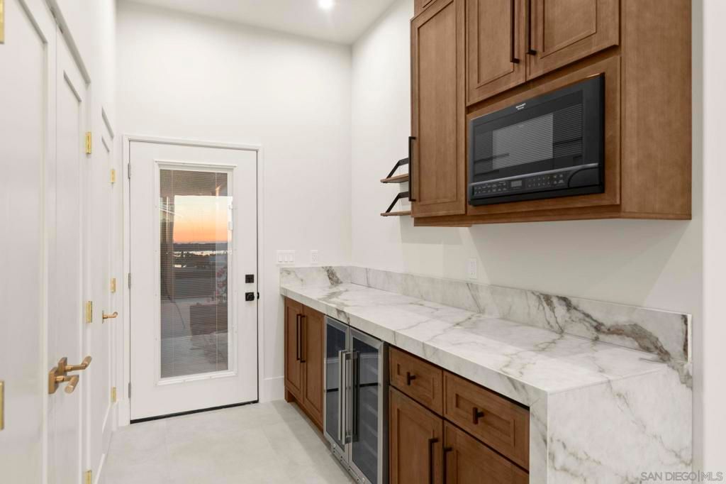 Image 36 of property listing at 3080 Lloyd St, San Diego, CA 92117