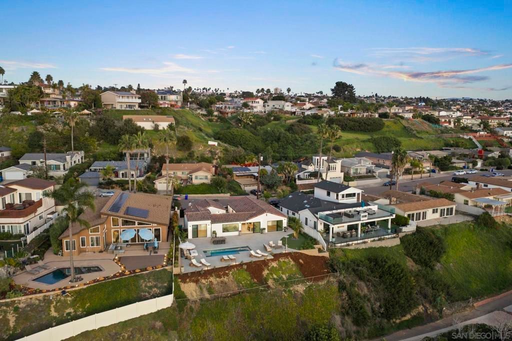 Image 44 of property listing at 3080 Lloyd St, San Diego, CA 92117