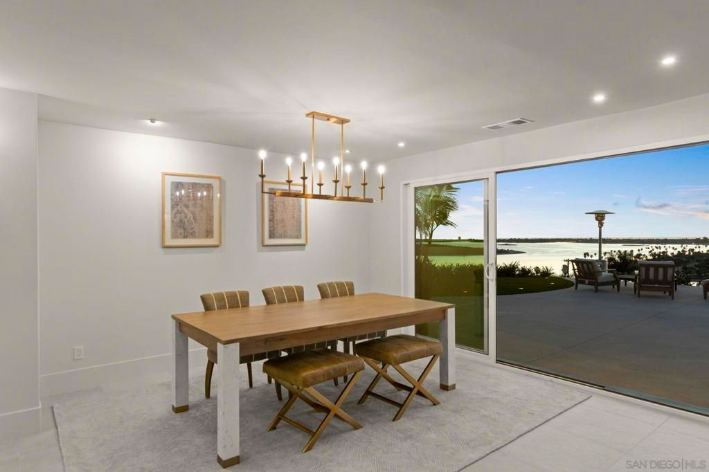 Image 9 of property listing at 3080 Lloyd St, San Diego, CA 92117