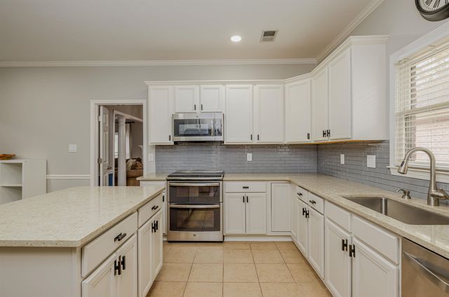 946 SPINNAKER LN, Cordova, TN 38018