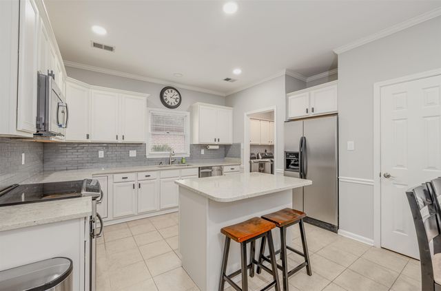 946 SPINNAKER LN, Cordova, TN 38018