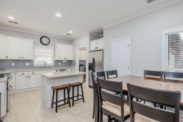 946 SPINNAKER LN, Cordova, TN 38018