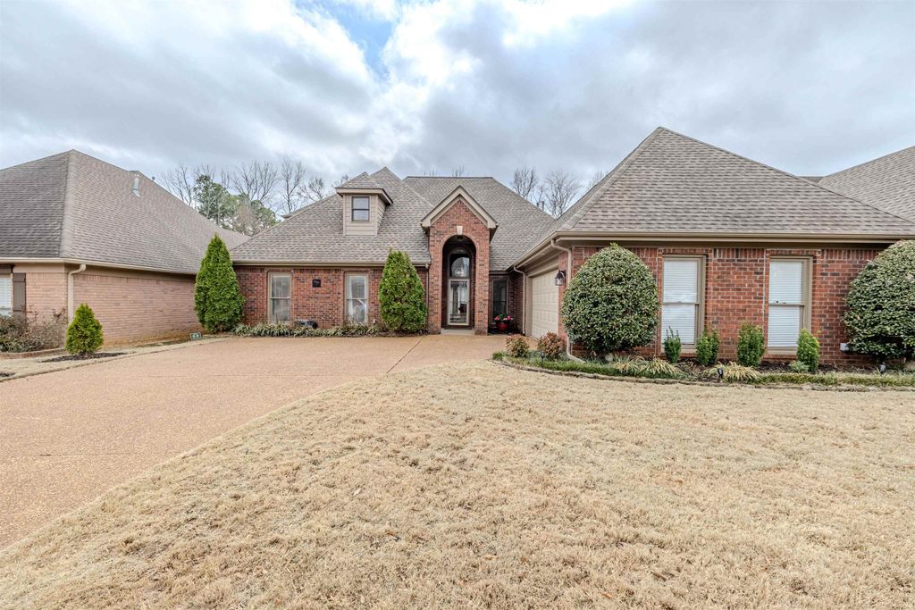 946 SPINNAKER LN, Cordova, TN 38018