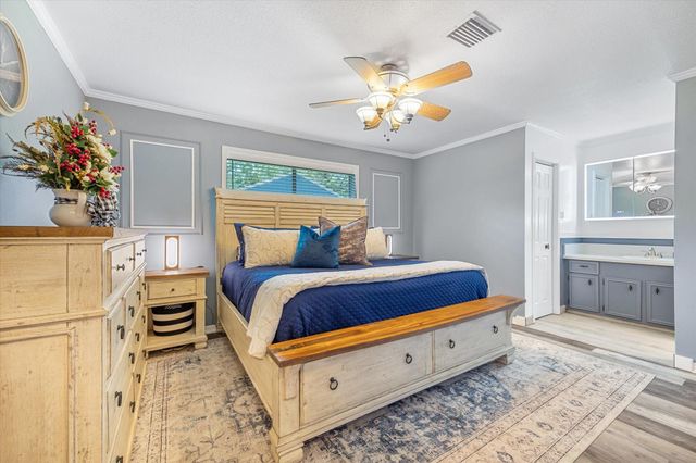 1926 Meadow Creek Drive, Pearland, TX 77581