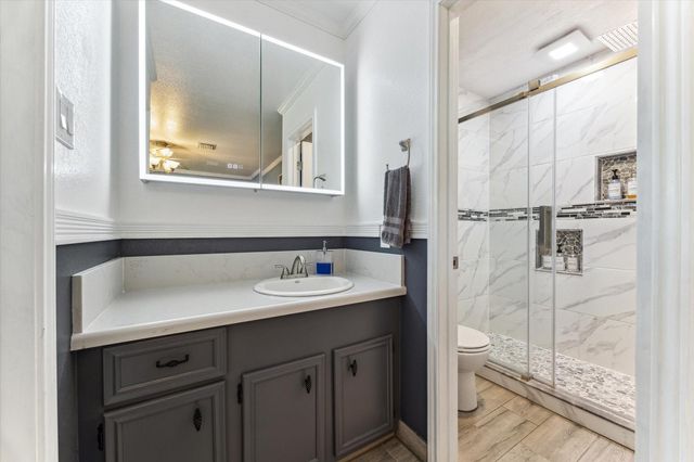 1926 Meadow Creek Drive, Pearland, TX 77581