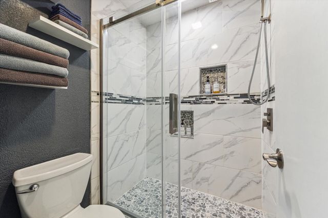 1926 Meadow Creek Drive, Pearland, TX 77581