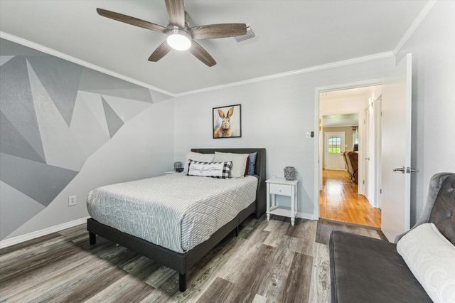 1926 Meadow Creek Drive, Pearland, TX 77581