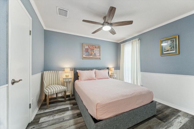 1926 Meadow Creek Drive, Pearland, TX 77581