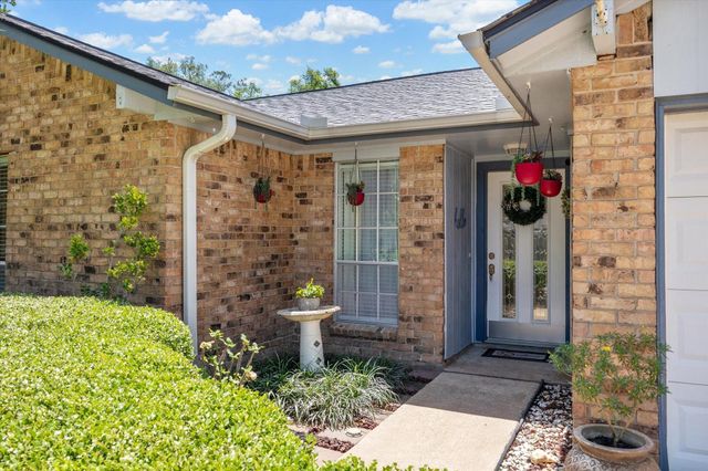 1926 Meadow Creek Drive, Pearland, TX 77581