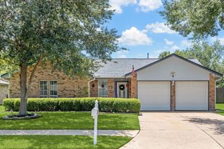 1926 Meadow Creek Drive, Pearland, TX 77581