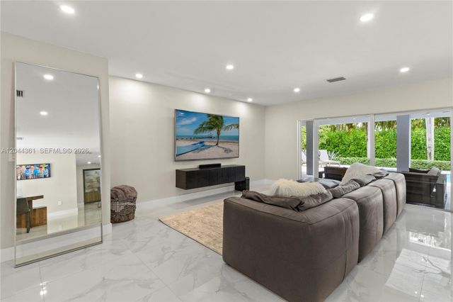 12900 SW 112th Ave, Miami, FL 33176