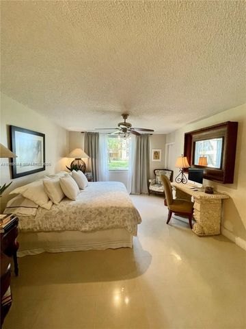 8592 W Sunrise Boulevard 111, Plantation, FL 33322