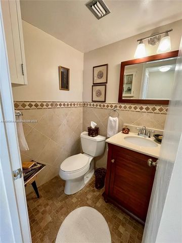 8592 W Sunrise Boulevard 111, Plantation, FL 33322