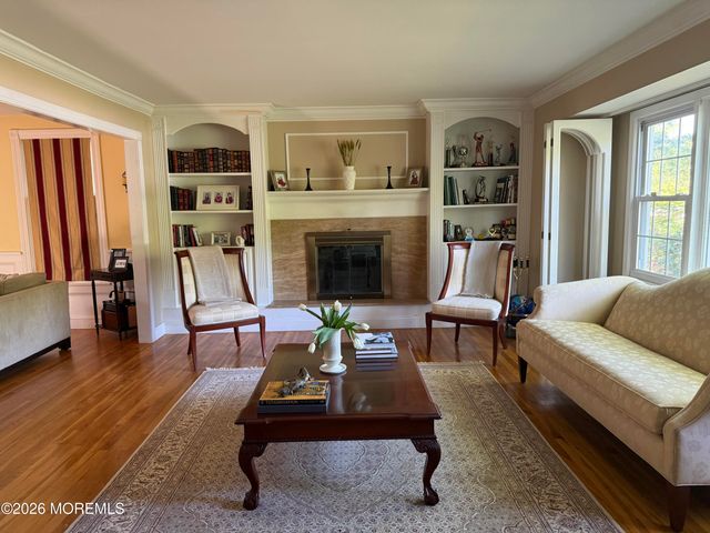14 Silverbrook Place, Lincroft, NJ 07738