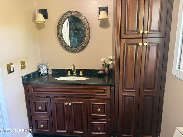 14 Silverbrook Place, Lincroft, NJ 07738