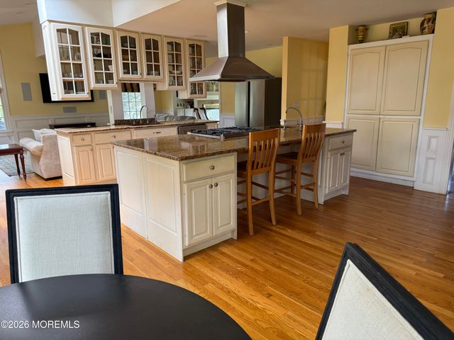 14 Silverbrook Place, Lincroft, NJ 07738