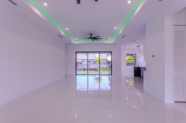 6574 Rigger Road, Lake Worth, FL 33462