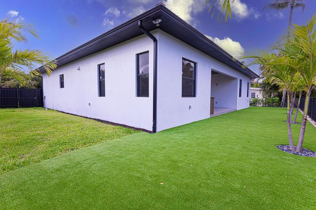 6574 Rigger Road, Lake Worth, FL 33462
