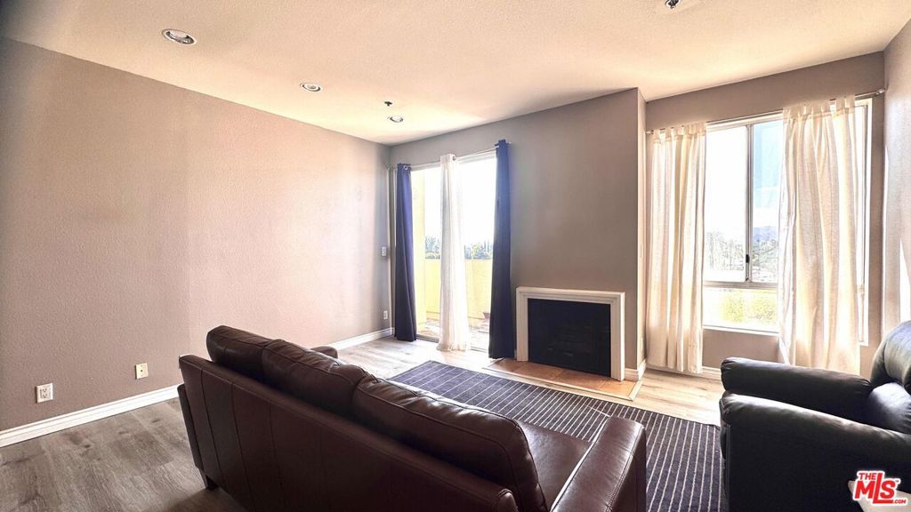 19350 Sherman Way 318, Los Angeles, CA 91335 — exterior
