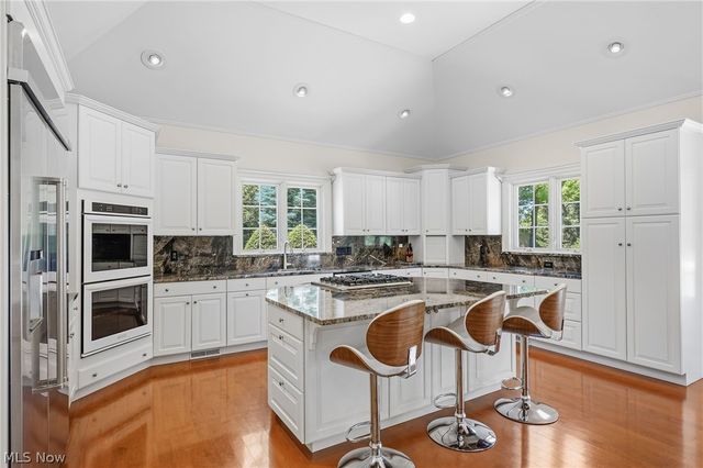 427 Diana Court, Highland Heights, OH 44143