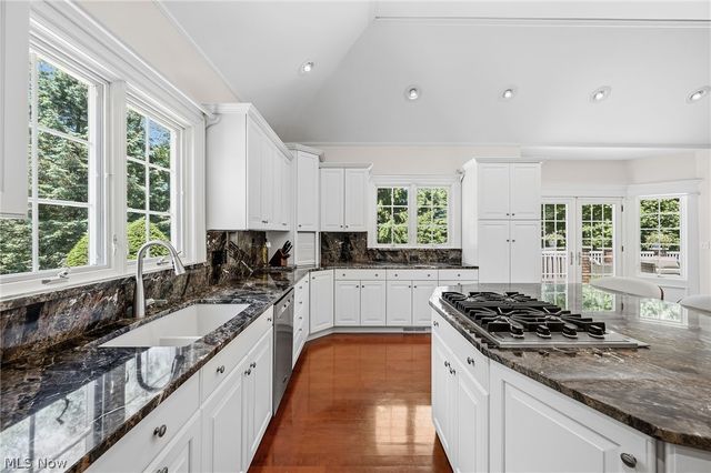 427 Diana Court, Highland Heights, OH 44143