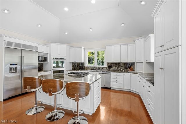 427 Diana Court, Highland Heights, OH 44143