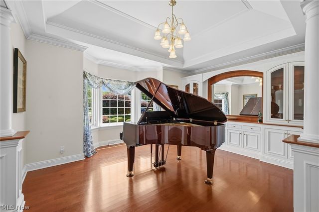 427 Diana Court, Highland Heights, OH 44143