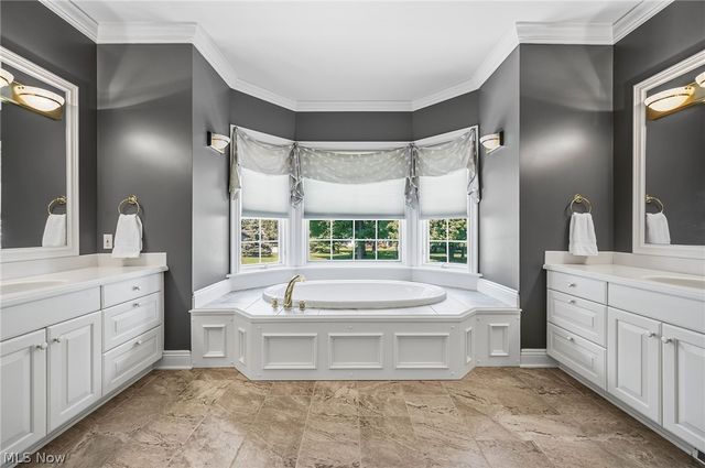 427 Diana Court, Highland Heights, OH 44143