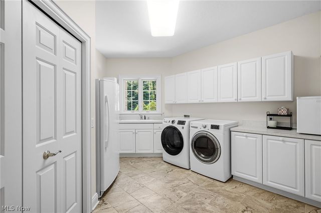 427 Diana Court, Highland Heights, OH 44143