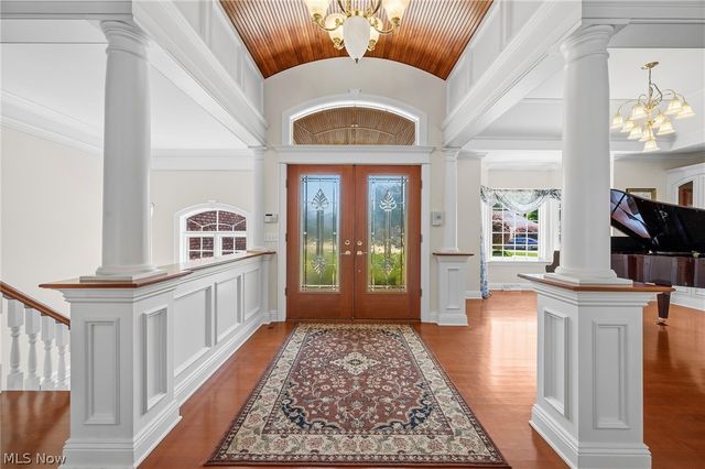 427 Diana Court, Highland Heights, OH 44143
