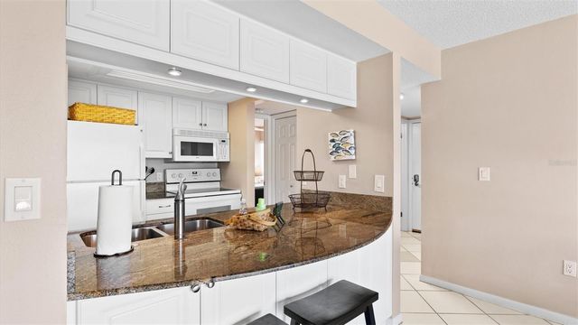 1700 COVE II PLACE 310, Sarasota, FL 34242