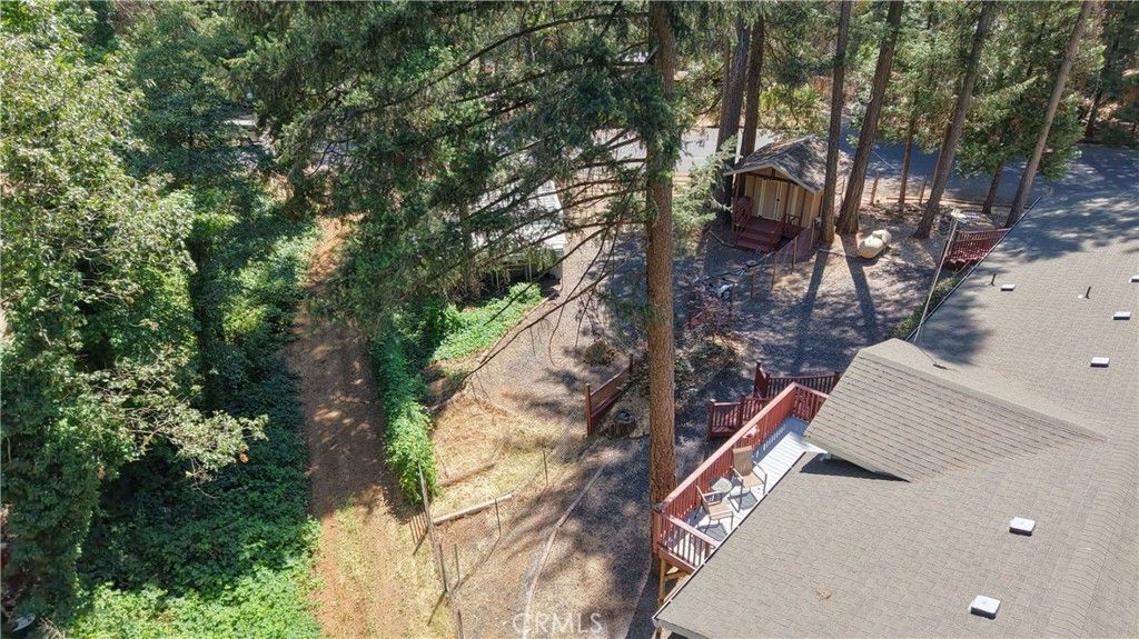Image 10 of property listing at 14844 Crescent Drive, Magalia, CA 95954