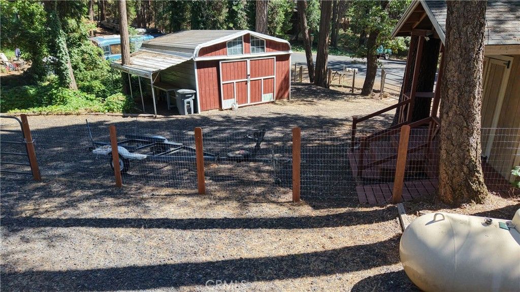 Image 13 of property listing at 14844 Crescent Drive, Magalia, CA 95954