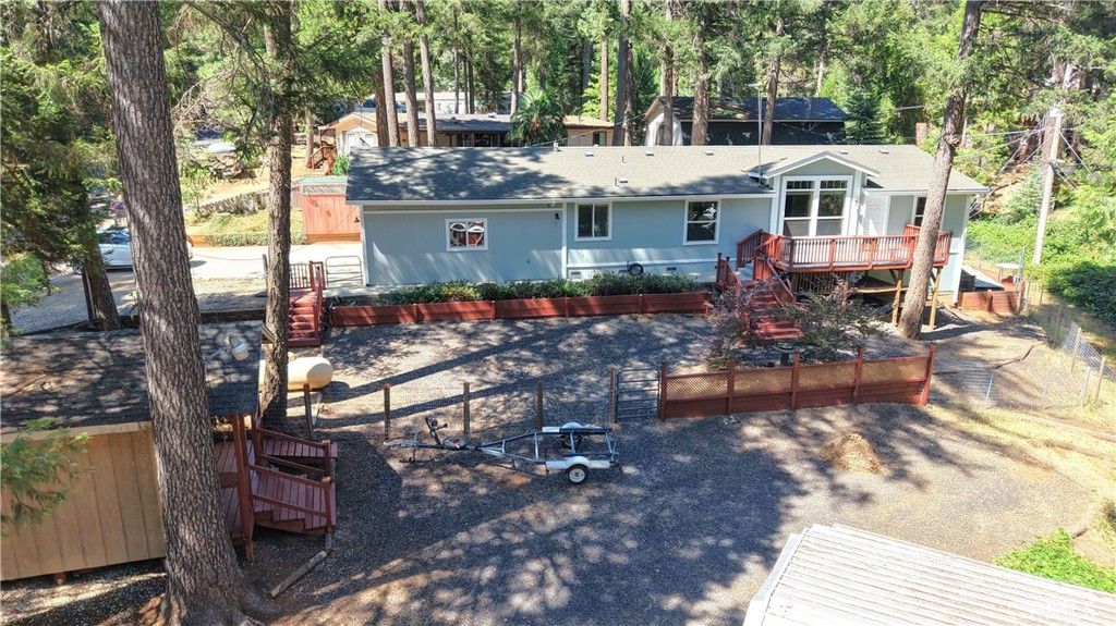 Image 15 of property listing at 14844 Crescent Drive, Magalia, CA 95954