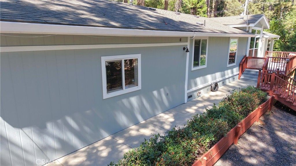 Image 17 of property listing at 14844 Crescent Drive, Magalia, CA 95954