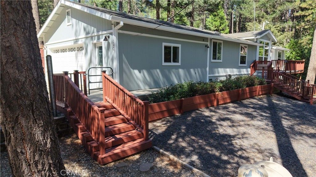 Image 18 of property listing at 14844 Crescent Drive, Magalia, CA 95954
