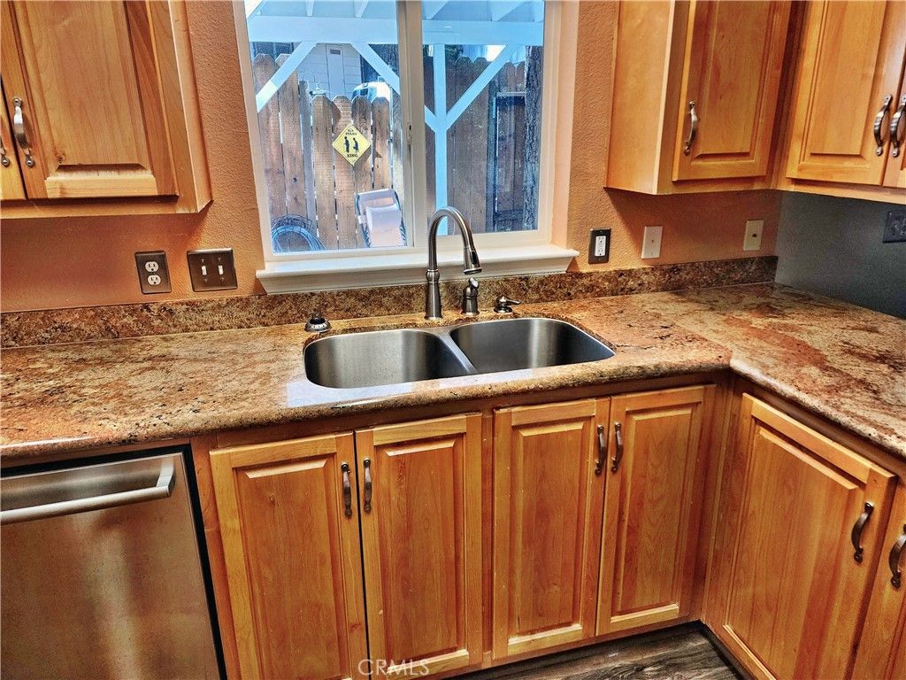 Image 27 of property listing at 14844 Crescent Drive, Magalia, CA 95954