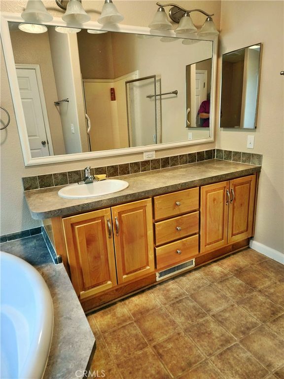 Image 42 of property listing at 14844 Crescent Drive, Magalia, CA 95954