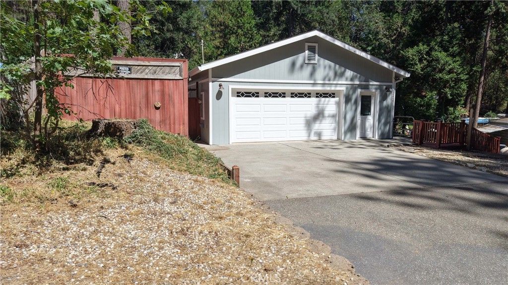 Image 5 of property listing at 14844 Crescent Drive, Magalia, CA 95954